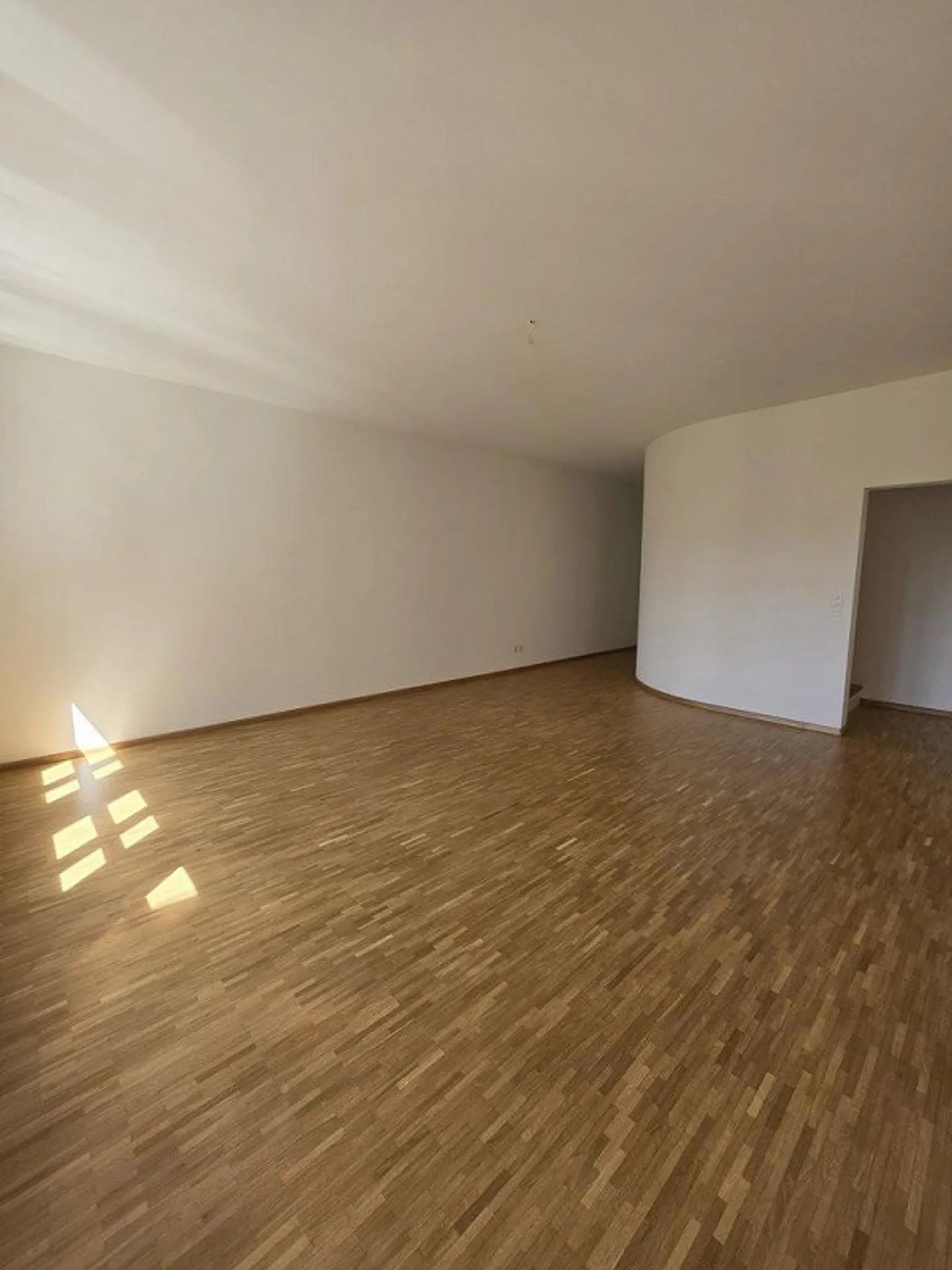 Stylish living over two floors near the fair - Photo 4 of 11