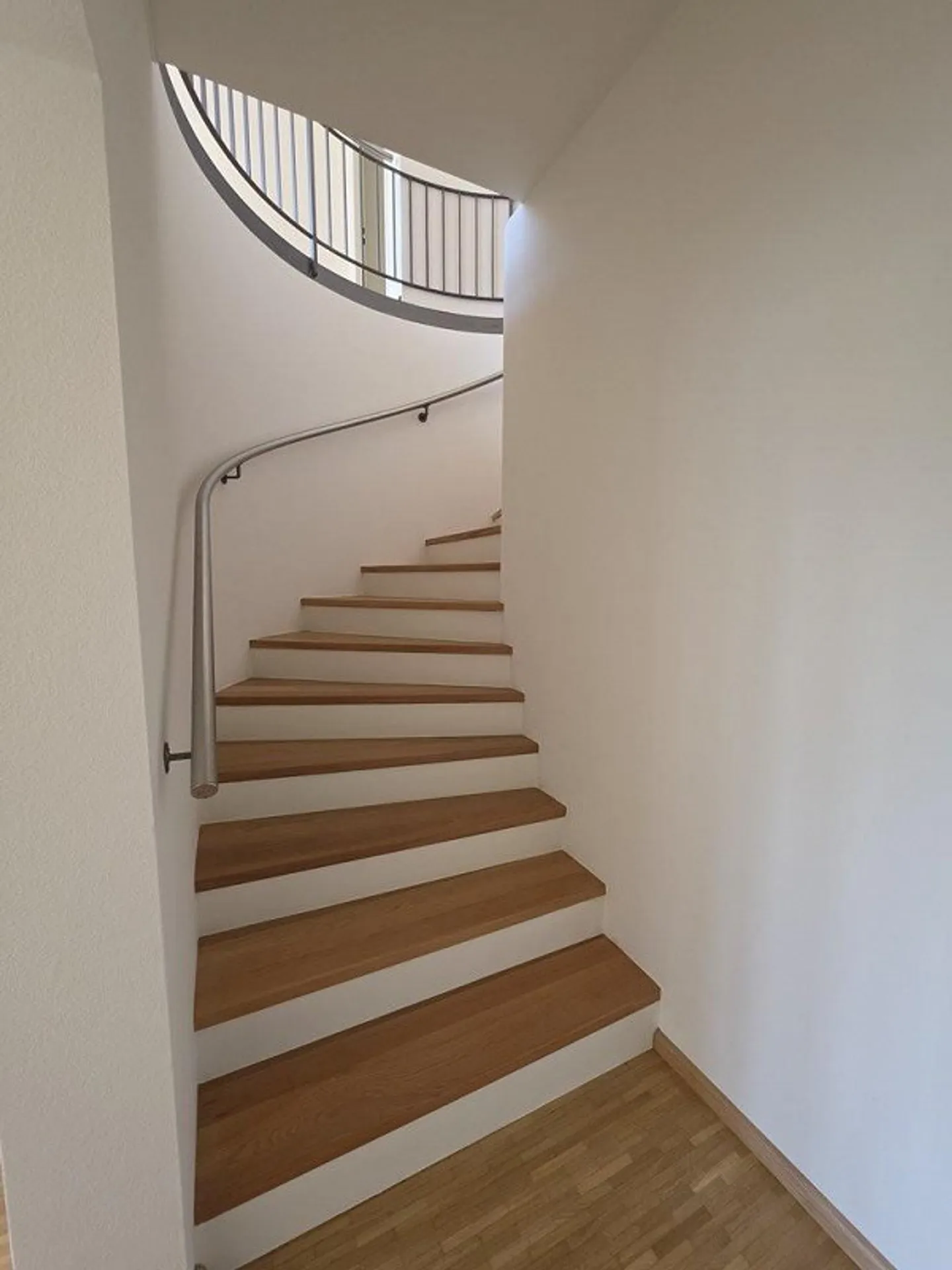 Stylish living over two floors near the fair - Photo 5 of 11