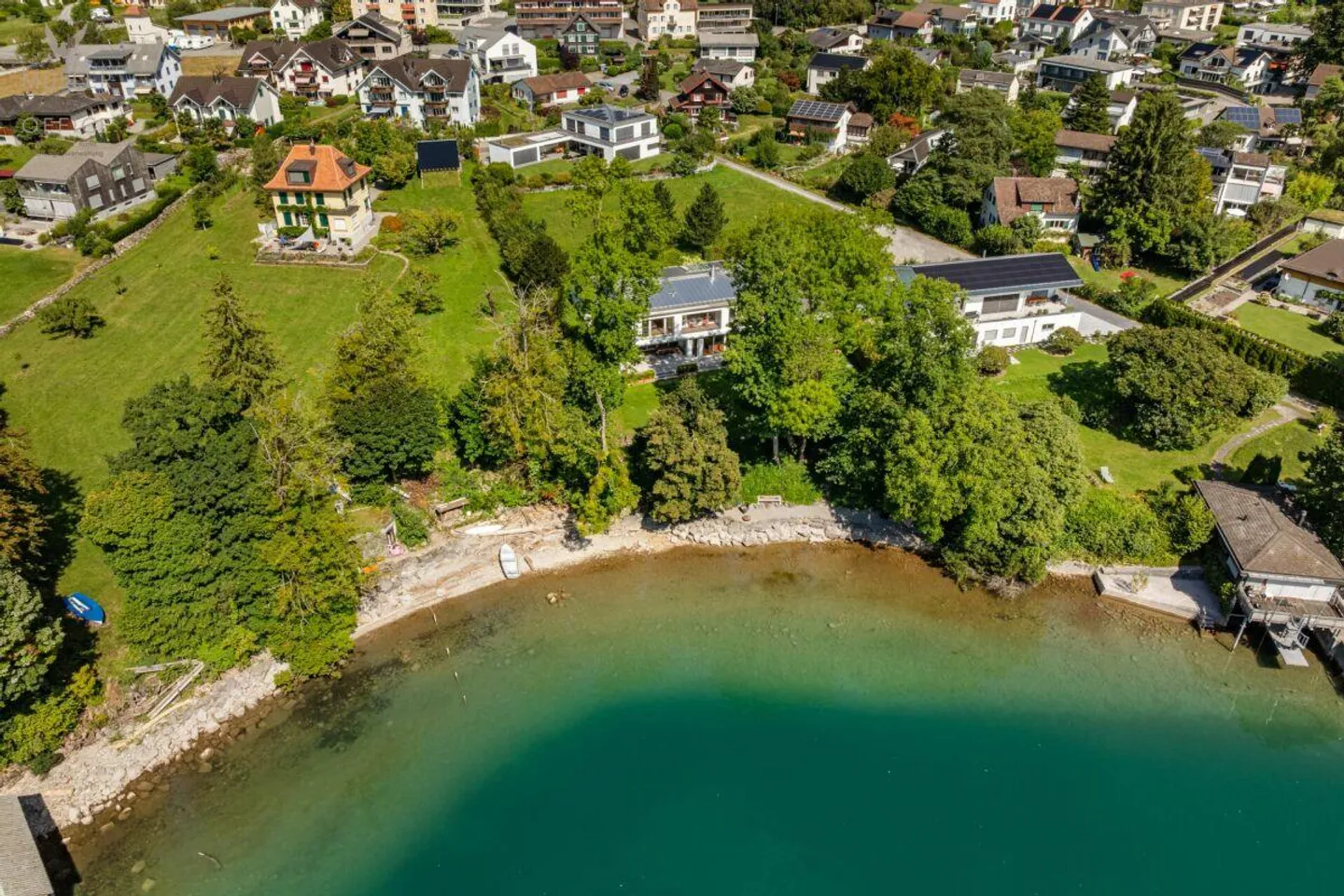 Luce, Aria, Lago: Villa esclusiva con accesso al lago e vecchi alberi - Foto 1 di 14