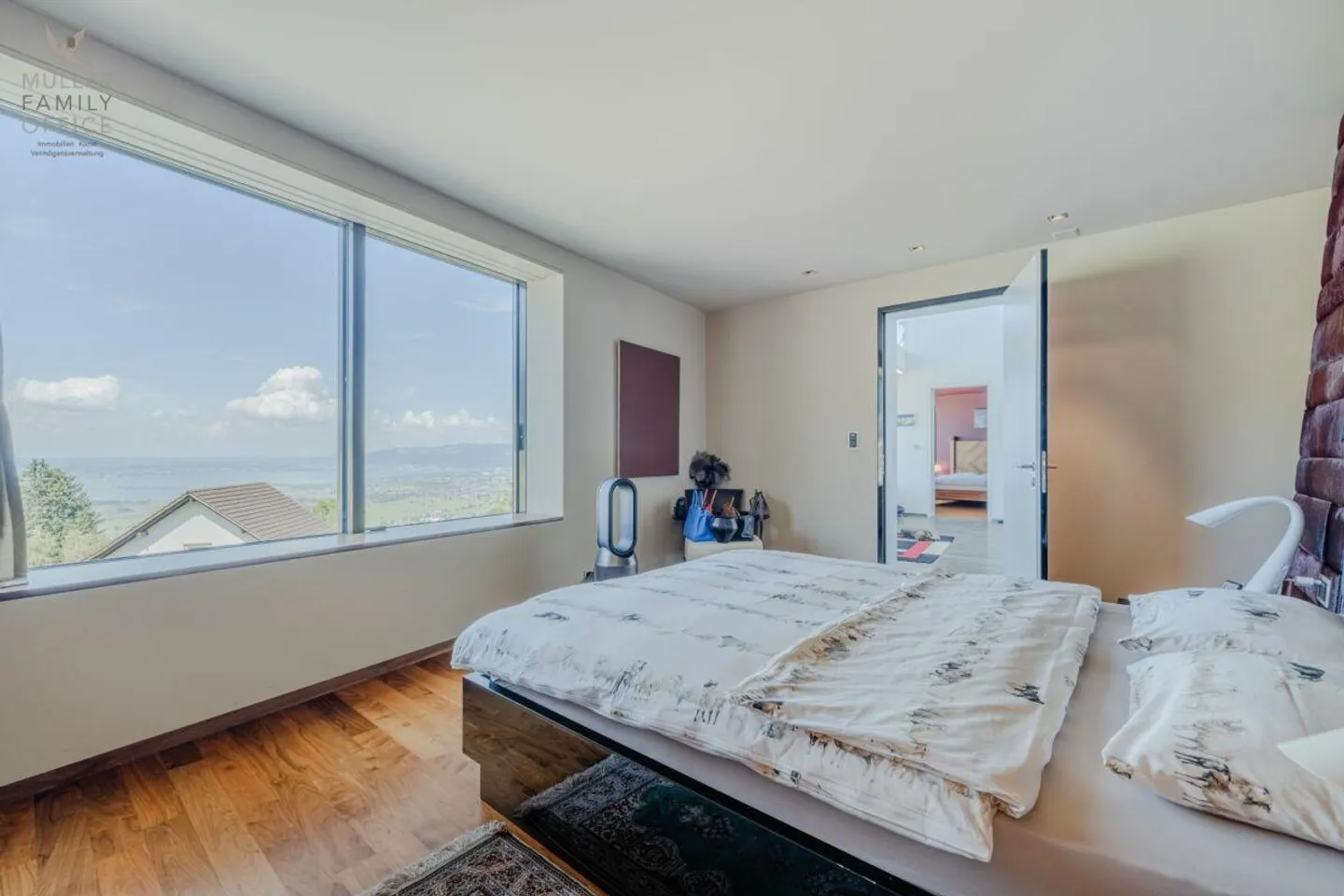 Villa di design di lusso da sogno con vista fantastica sul lago e appartamento per gli ospiti - Foto 11 di 14