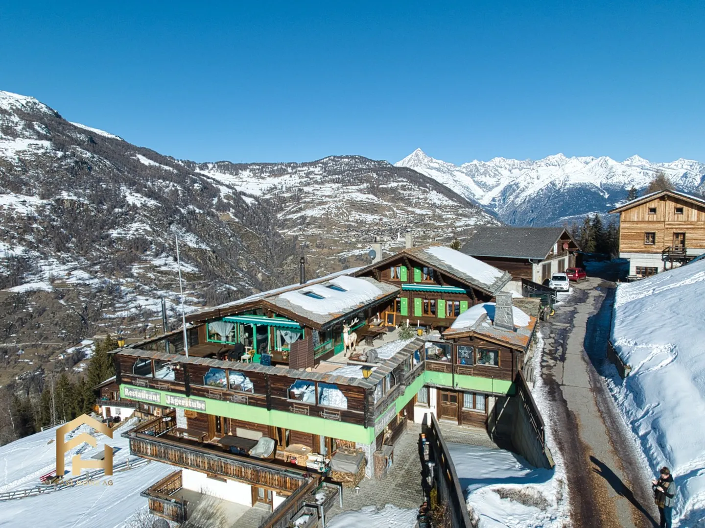 Ristorante di montagna unico con vista mozzafiato a Grächen - Foto 1 di 13