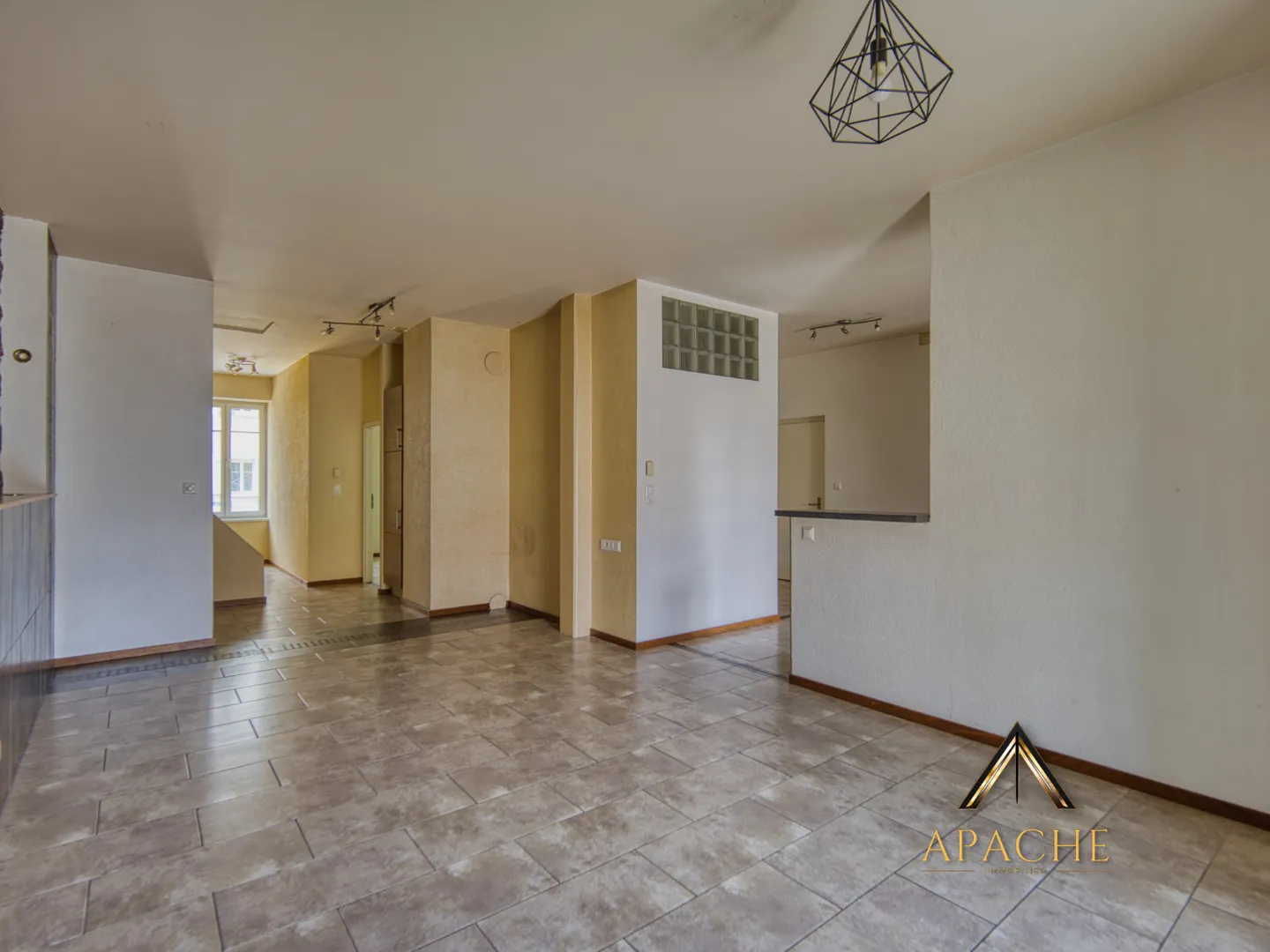 2 + 3,5 Zimmer oder 5,5 Zimmer mit großem Balkon? Es liegt an Ihnen zu wählen! - Foto 2 von 8