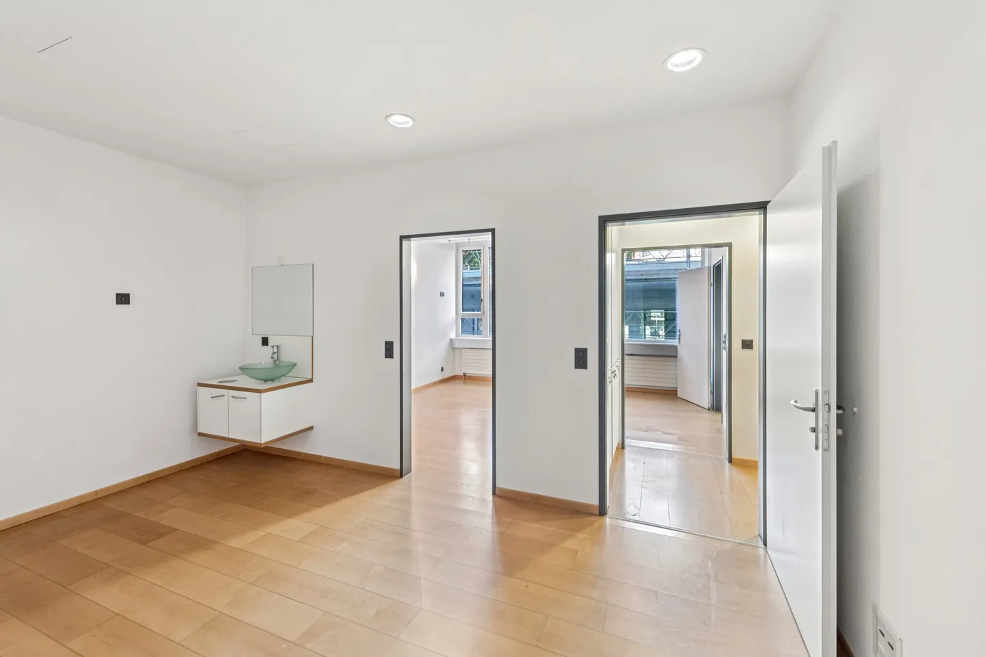 Office space for rent - Photo 3 of 10