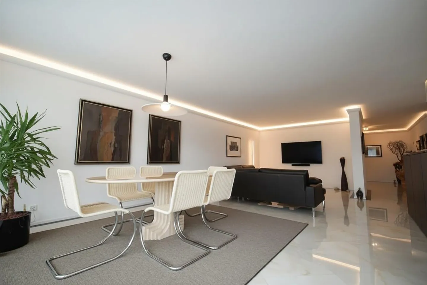 Living with a View - 157m² - 4.5 Room Apartment - Photo 3 of 4