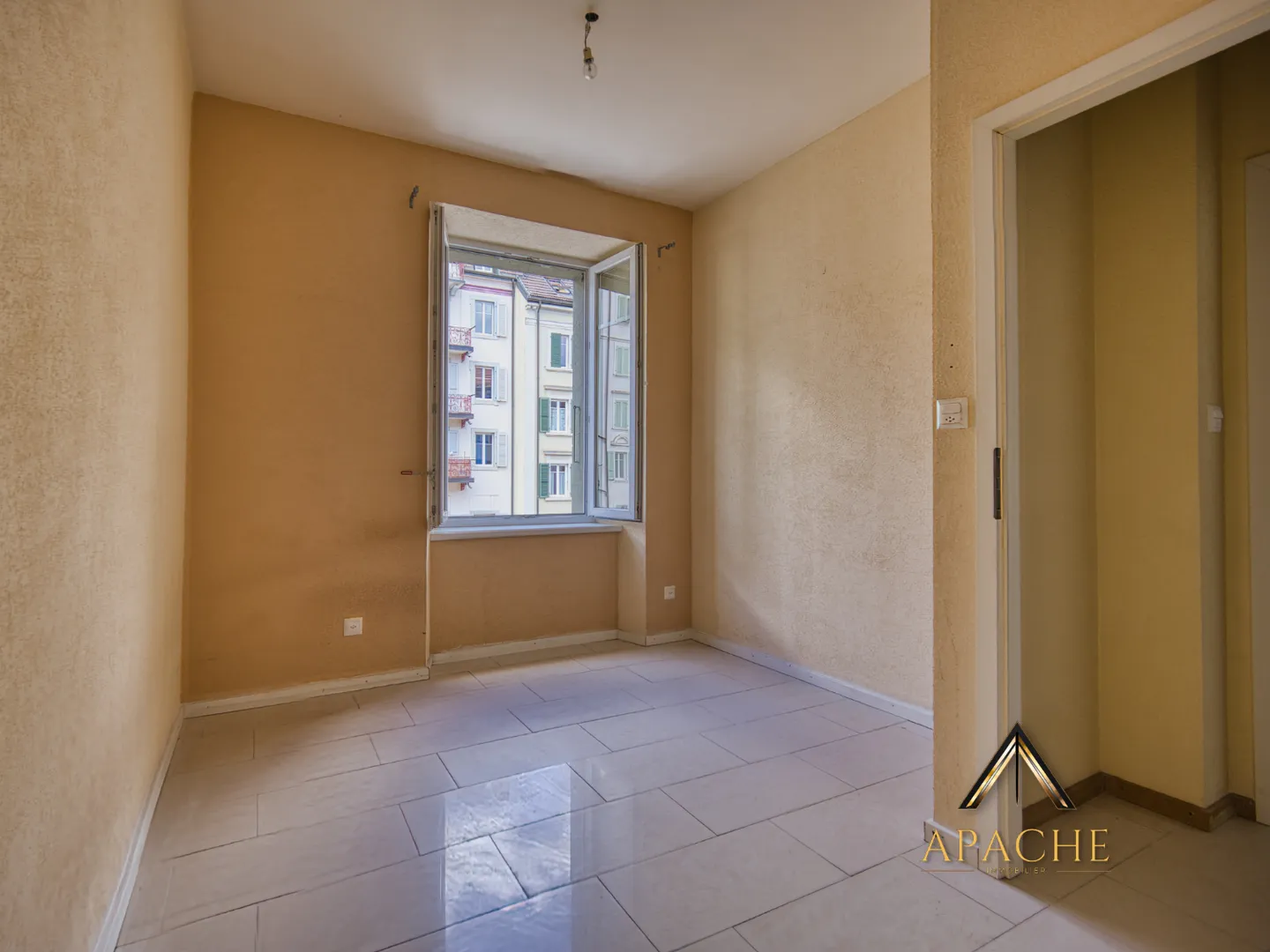 2 + 3,5 Zimmer oder 5,5 Zimmer mit großem Balkon? Es liegt an Ihnen zu wählen! - Foto 7 von 8