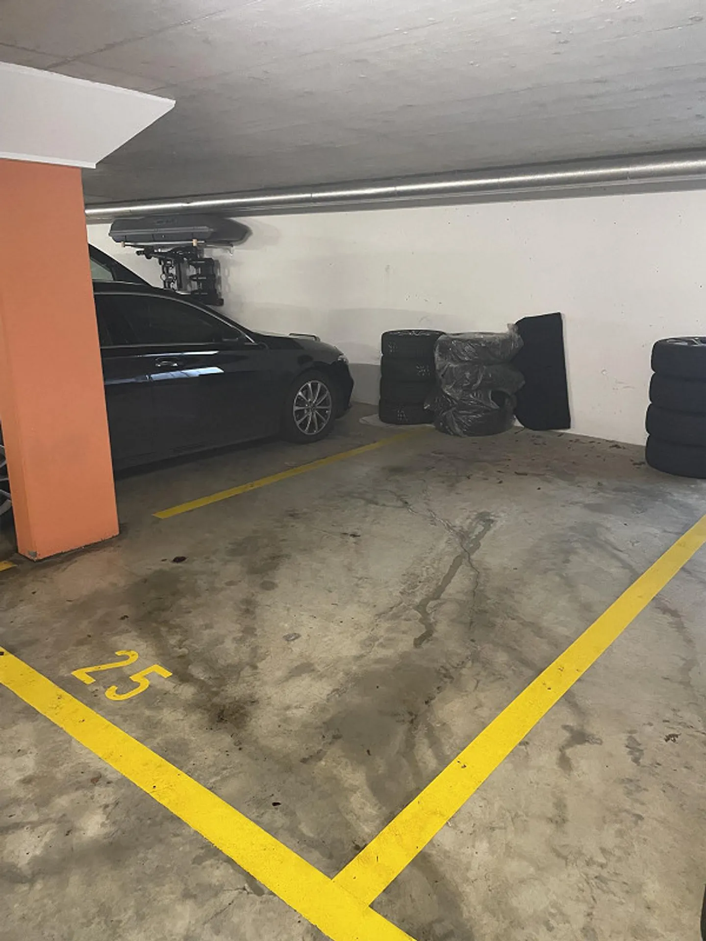 Place de stationnement pour véhicules à moteur à louer dans un emplacement central - Photo 2 sur 2