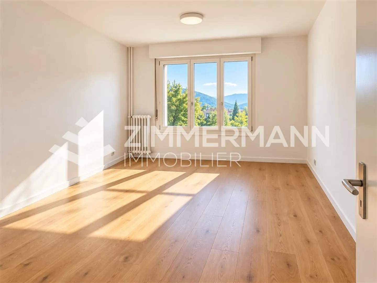 Charming Apartment with Lake View - Photo 5 of 7