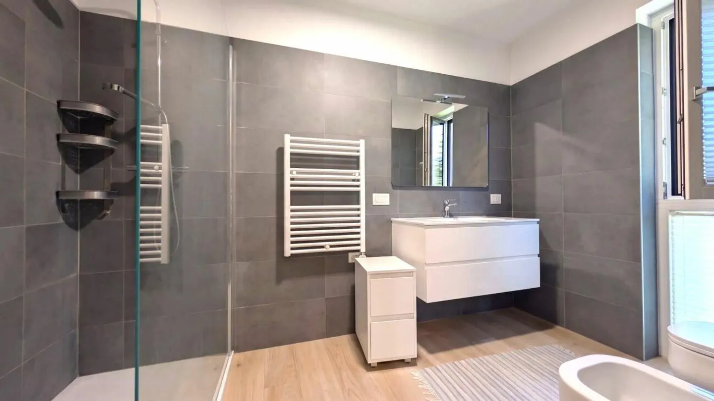 Appartamento moderno con giardino - Foto 11 di 12