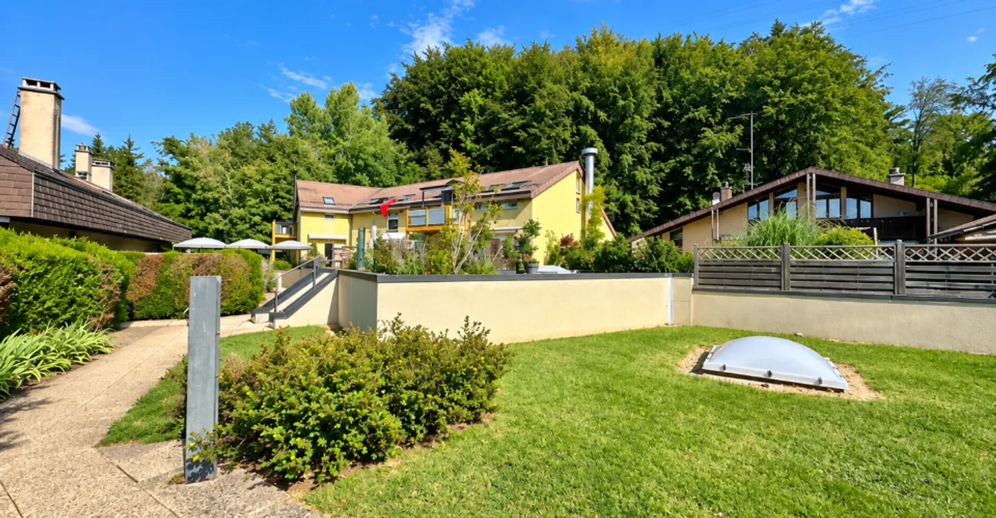 Für Investoren? Los von 4 Wohnungen, einem Gewerberaum in PPE und 10 Parkplätzen - Foto 4 von 12