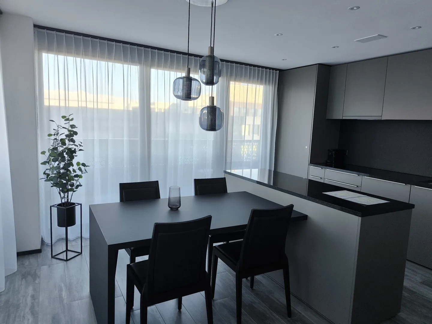 Appartamento esclusivo arredato di 2,5 stanze nella Three Point Tower - Foto 2 di 10