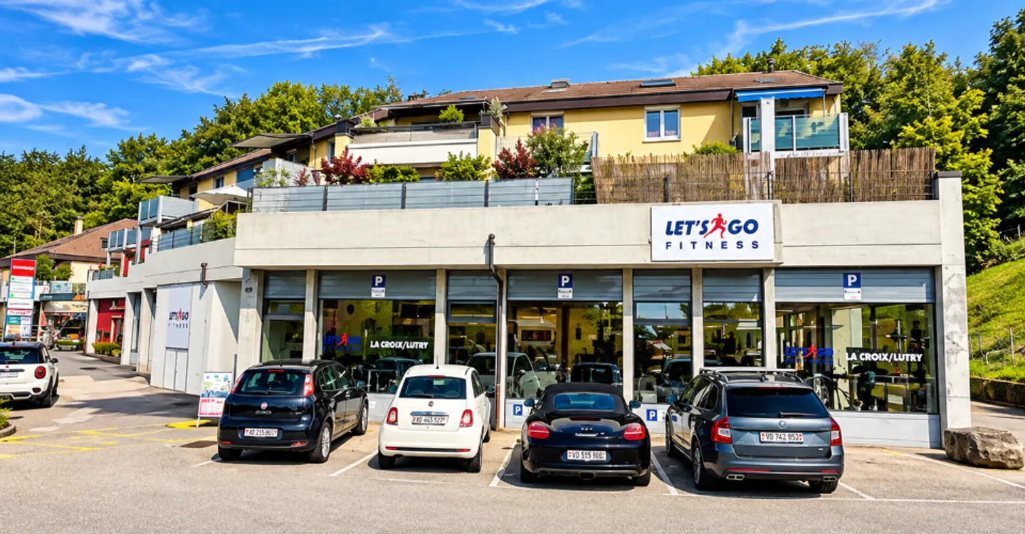 Für Investoren? Los von 4 Wohnungen, einem Gewerberaum in PPE und 10 Parkplätzen - Foto 6 von 12