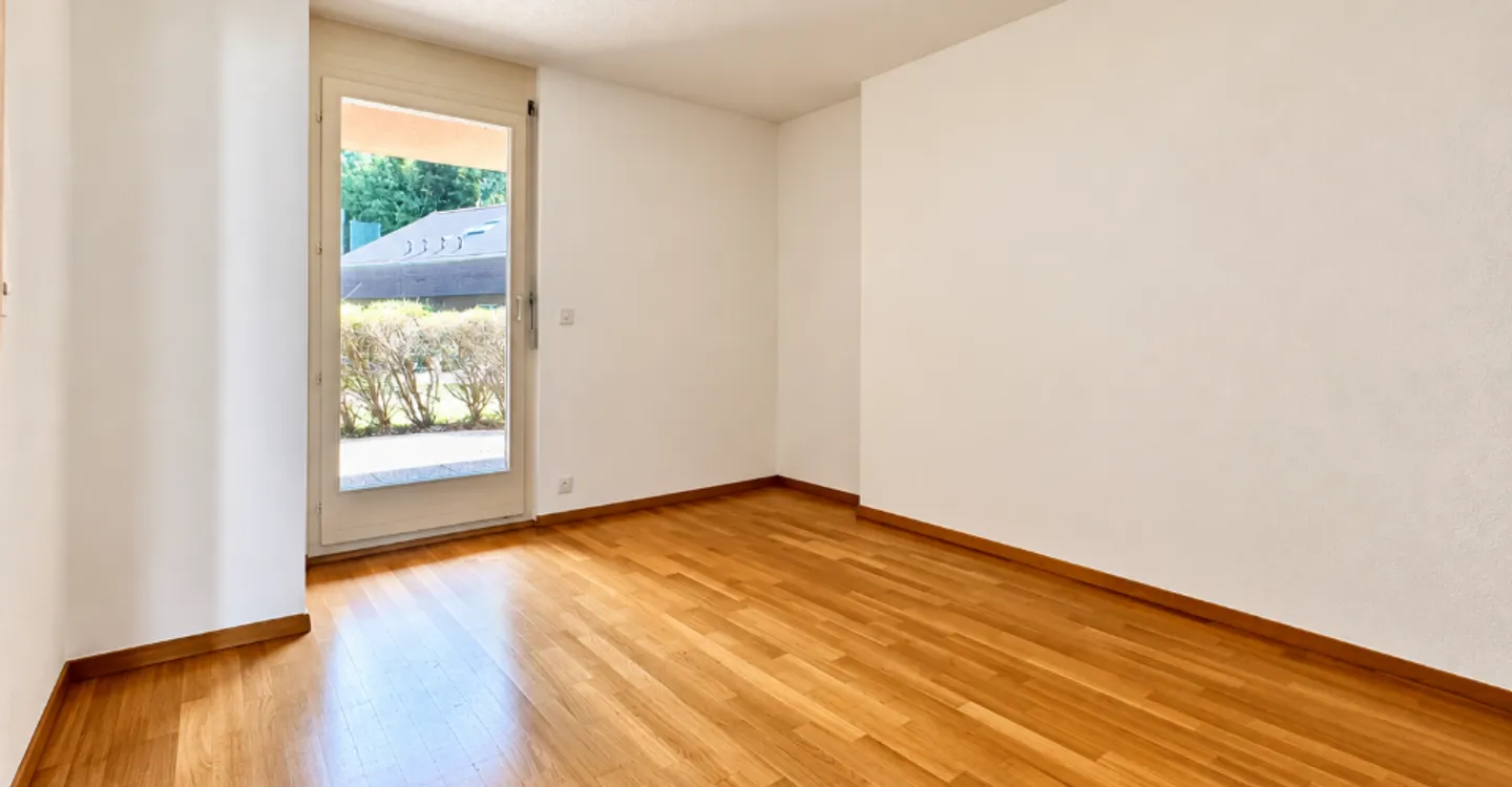 Für Investoren? Los von 4 Wohnungen, einem Gewerberaum in PPE und 10 Parkplätzen - Foto 11 von 12