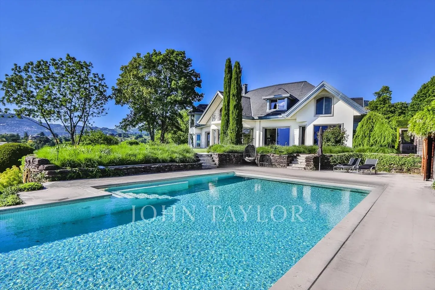 Property with exceptional lake view - Photo 2 of 9