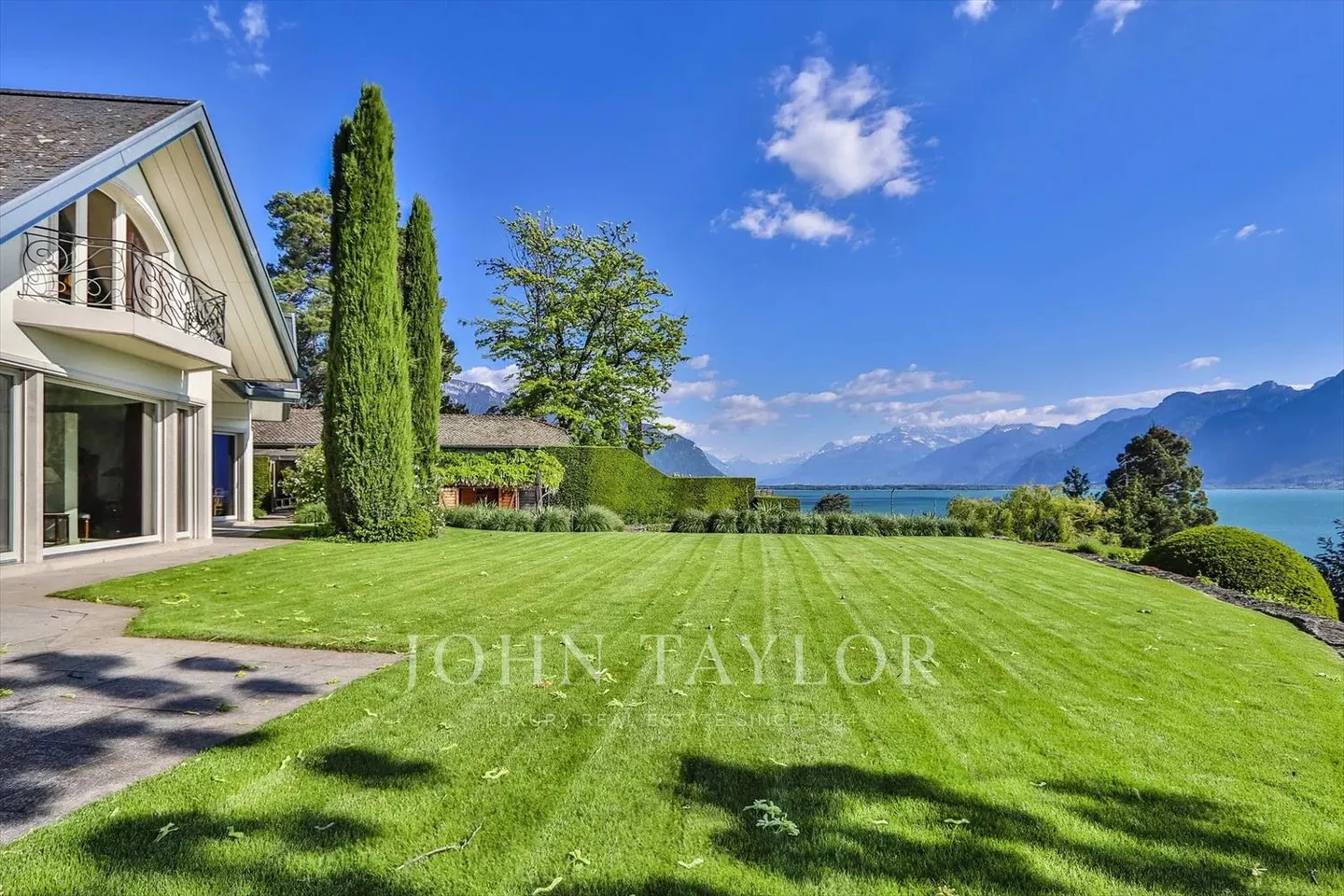 Property with exceptional lake view - Photo 5 of 9