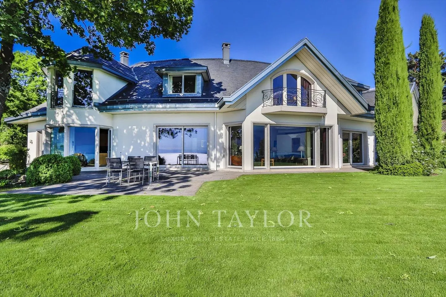 Property with exceptional lake view - Photo 6 of 9