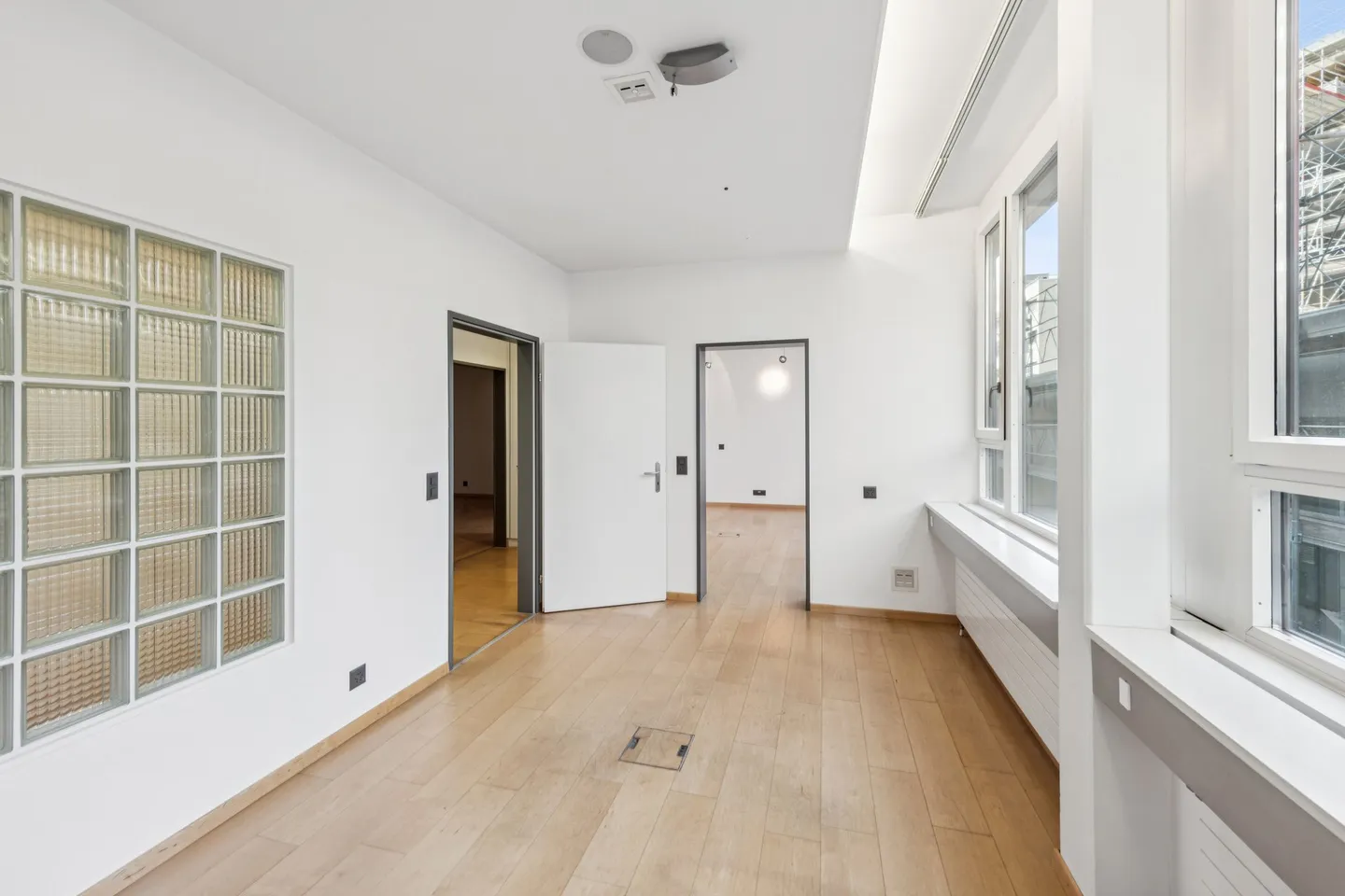 Office space for rent - Photo 5 of 10