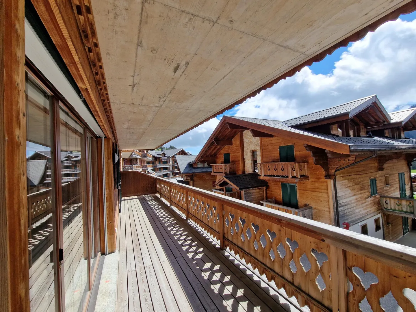 Magnificent Ski-in/Ski-out Apartment in the Heart of Les Crosets, Portes du Soleil - Photo 2 of 19