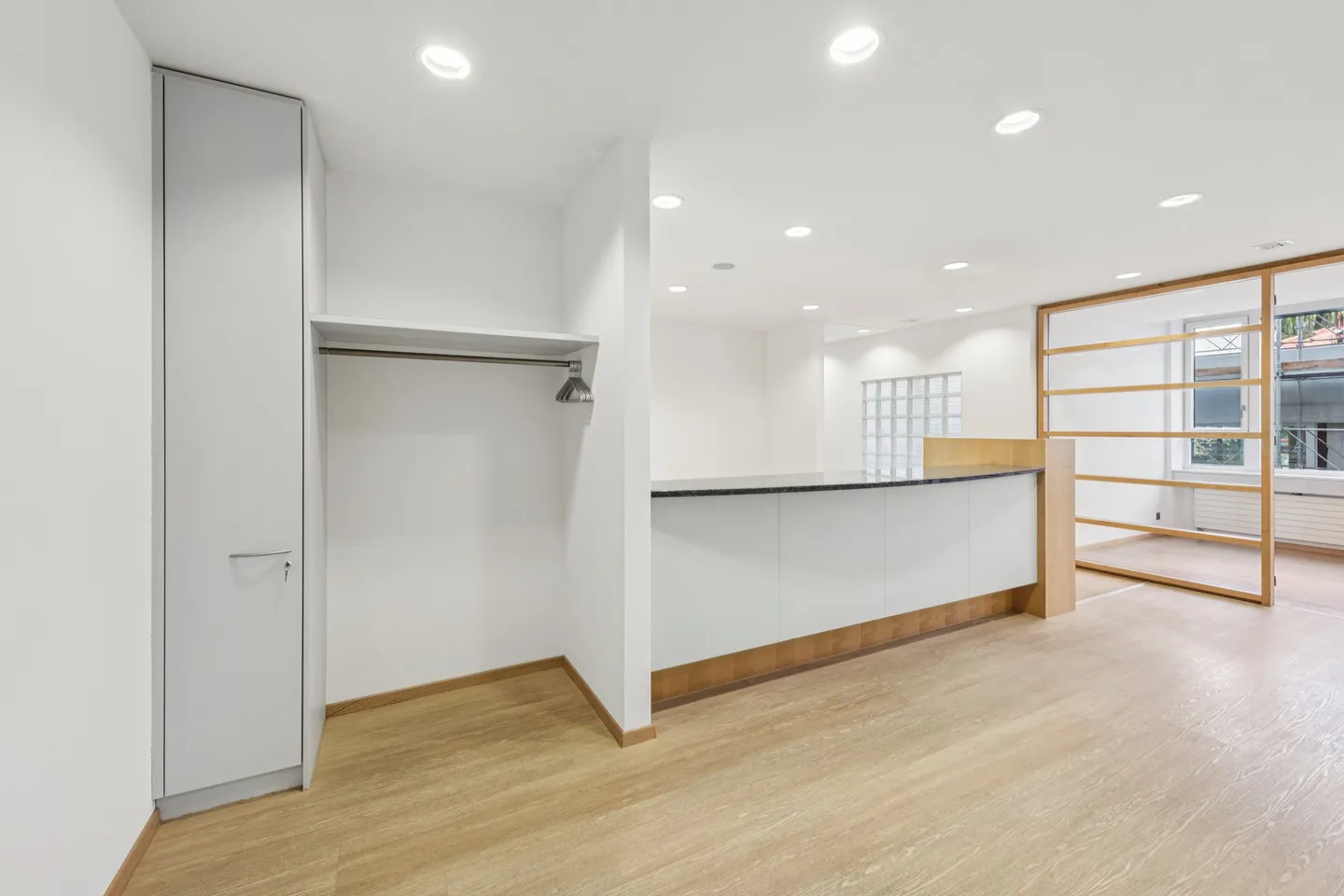 Office space for rent - Photo 6 of 10