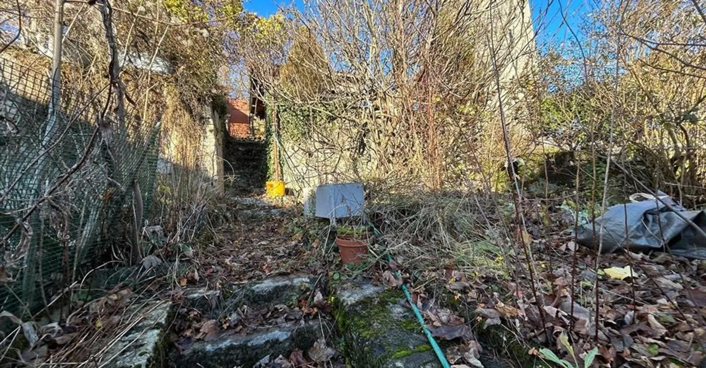 3-stöckiges Haus plus Dachboden mit sehr schönen Gärten. - Foto 3 von 5