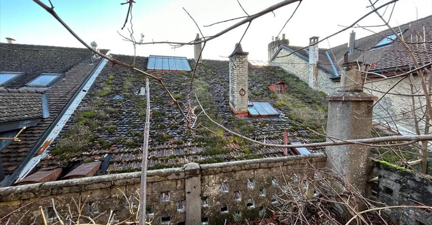 3-stöckiges Haus plus Dachboden mit sehr schönen Gärten. - Foto 2 von 5