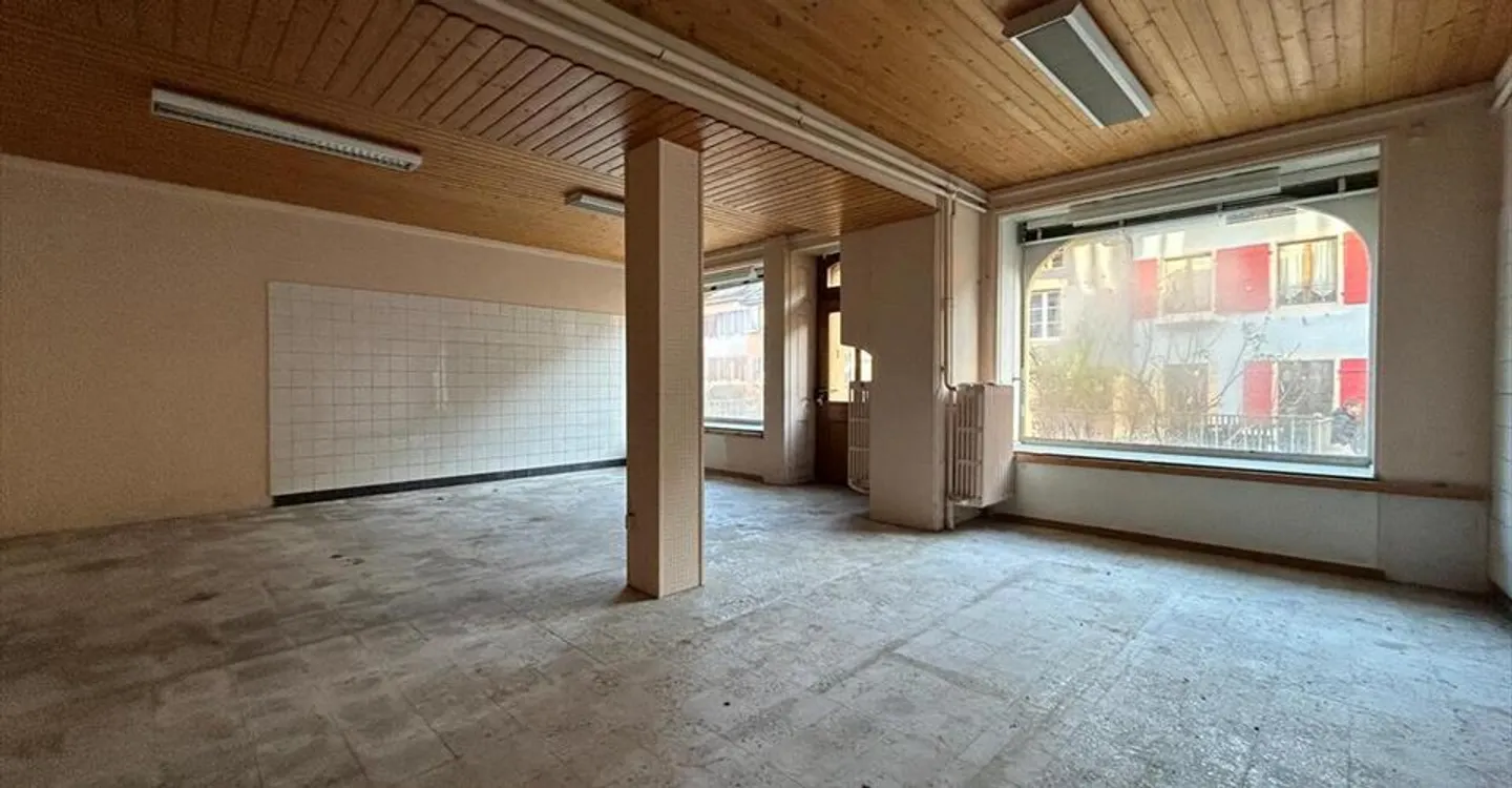 3-stöckiges Haus plus Dachboden mit sehr schönen Gärten. - Foto 4 von 5