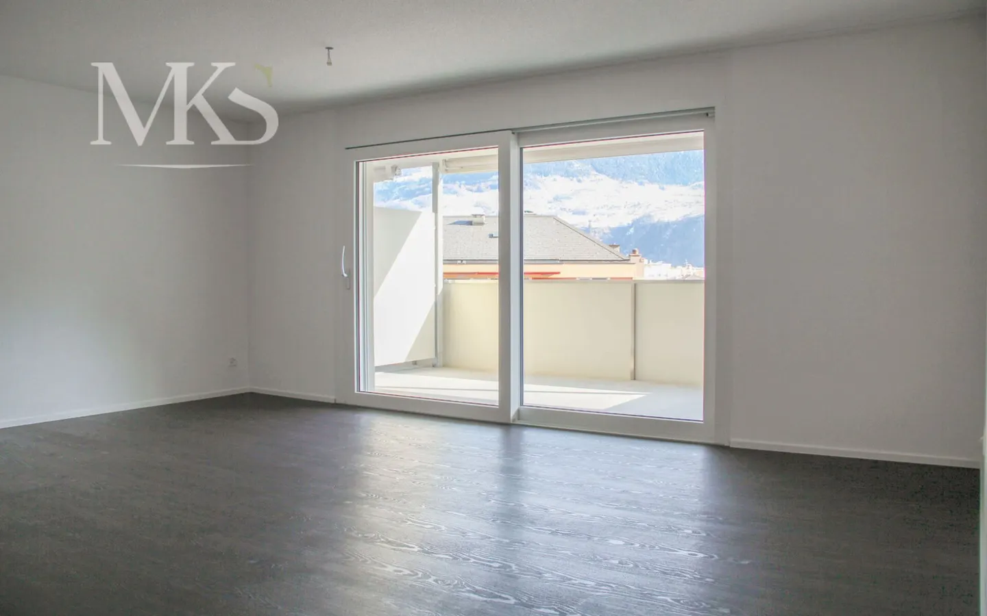 Modern Apartment with Large Terrace - Photo 4 of 12