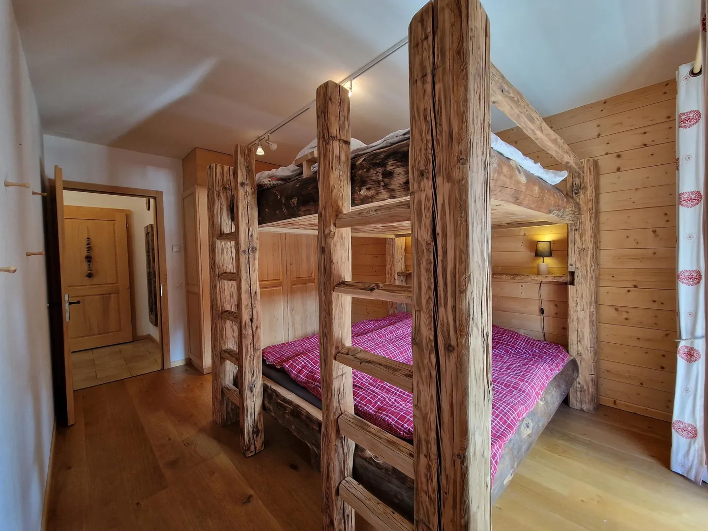 Magnificent Ski-in/Ski-out Apartment in the Heart of Les Crosets, Portes du Soleil - Photo 5 of 19