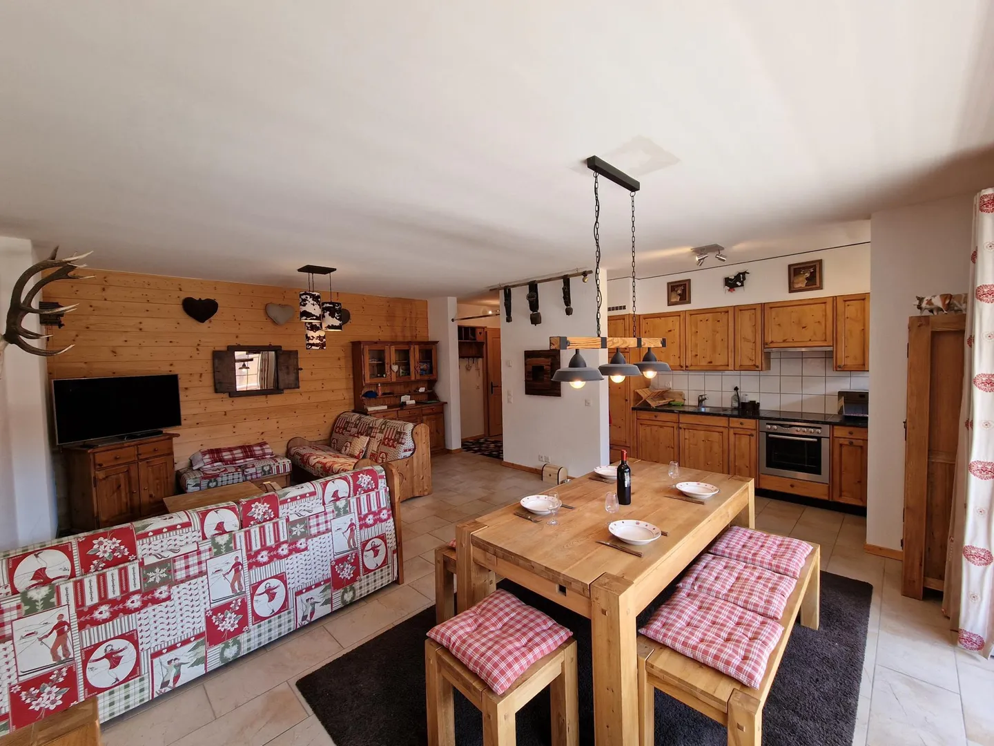 Magnificent Ski-in/Ski-out Apartment in the Heart of Les Crosets, Portes du Soleil - Photo 9 of 19