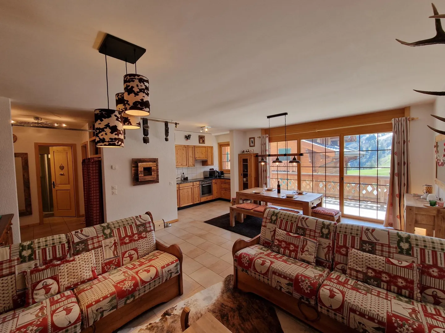 Magnificent Ski-in/Ski-out Apartment in the Heart of Les Crosets, Portes du Soleil - Photo 6 of 19