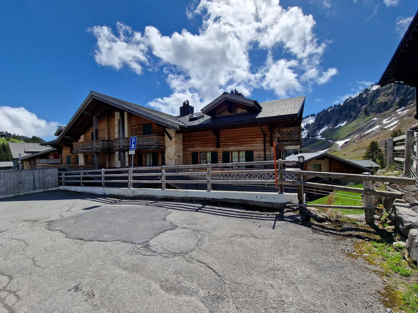 Magnificent Ski-in/Ski-out Apartment in the Heart of Les Crosets, Portes du Soleil - Photo 14 of 19