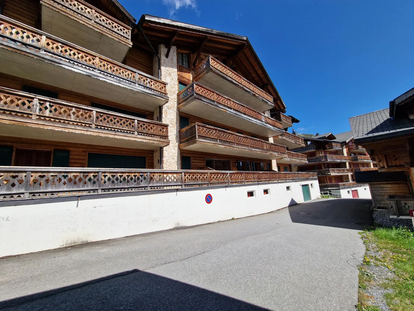 Magnificent Ski-in/Ski-out Apartment in the Heart of Les Crosets, Portes du Soleil - Photo 16 of 19