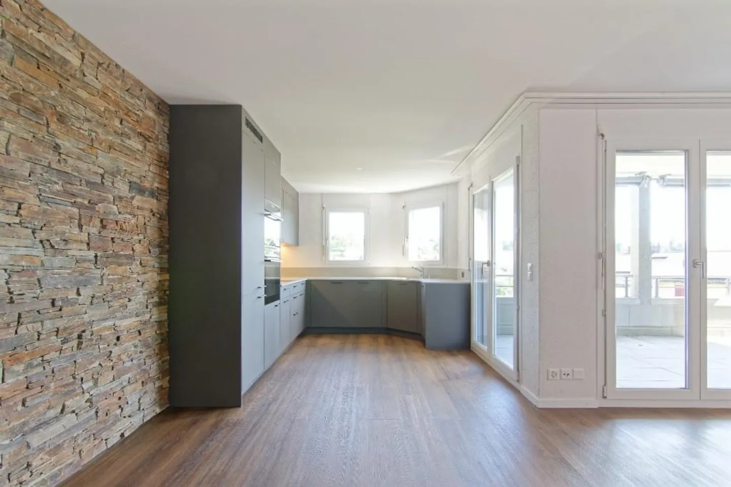 Appartement spacieux de 5,5 pièces à Wil - Photo 1 sur 12