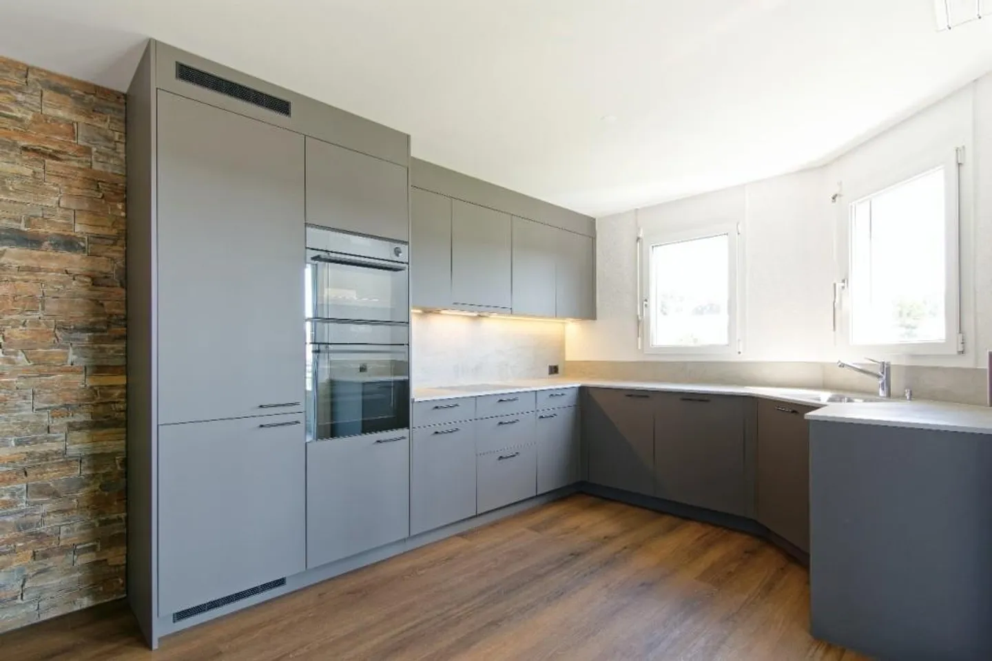 Appartement spacieux de 5,5 pièces à Wil - Photo 2 sur 12