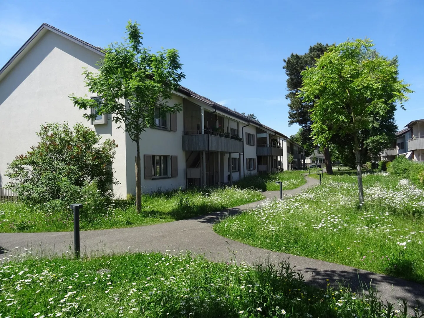 4-room apartment with private garden seating area (cooperative) - Photo 1 of 16