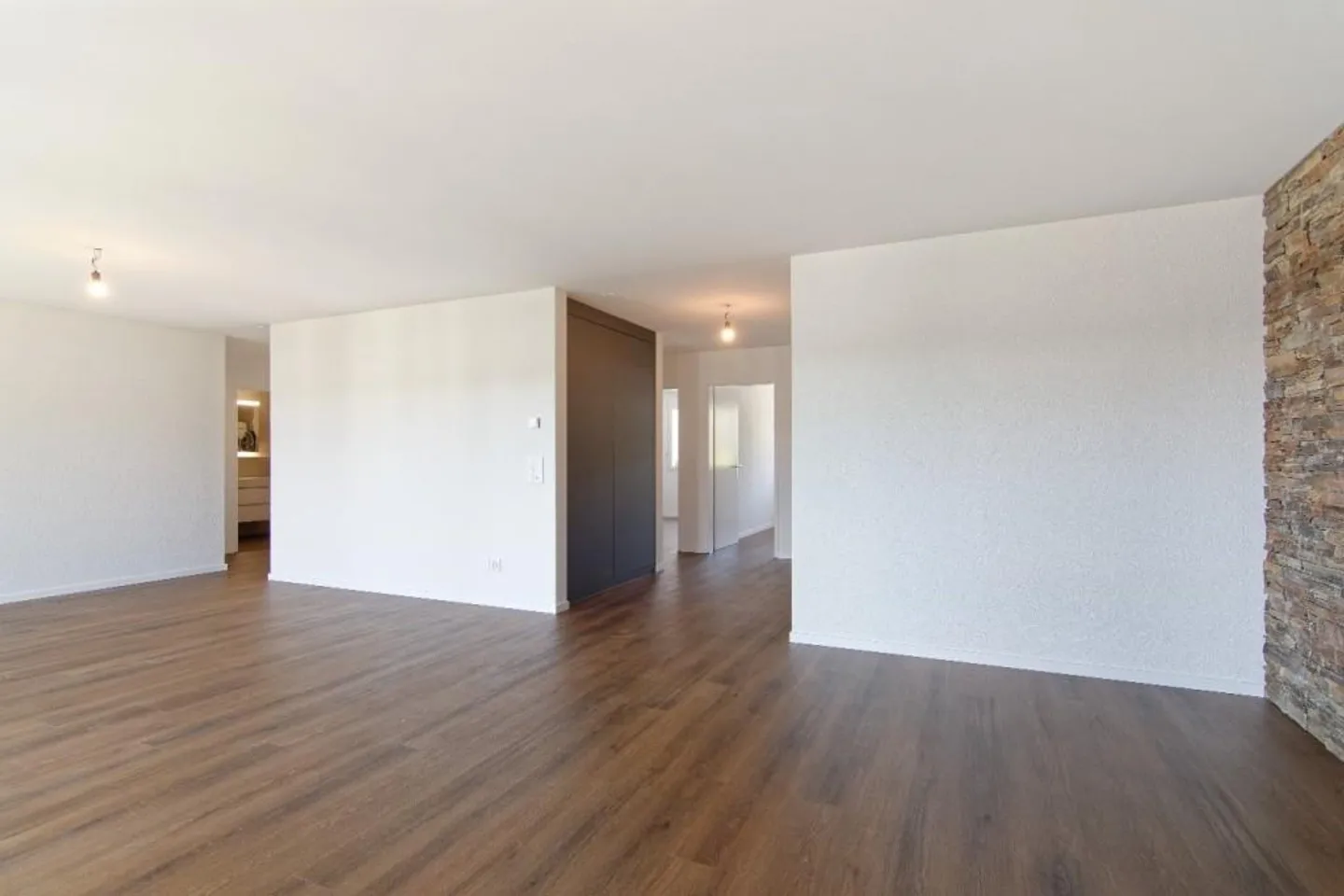 Appartement spacieux de 5,5 pièces à Wil - Photo 3 sur 12