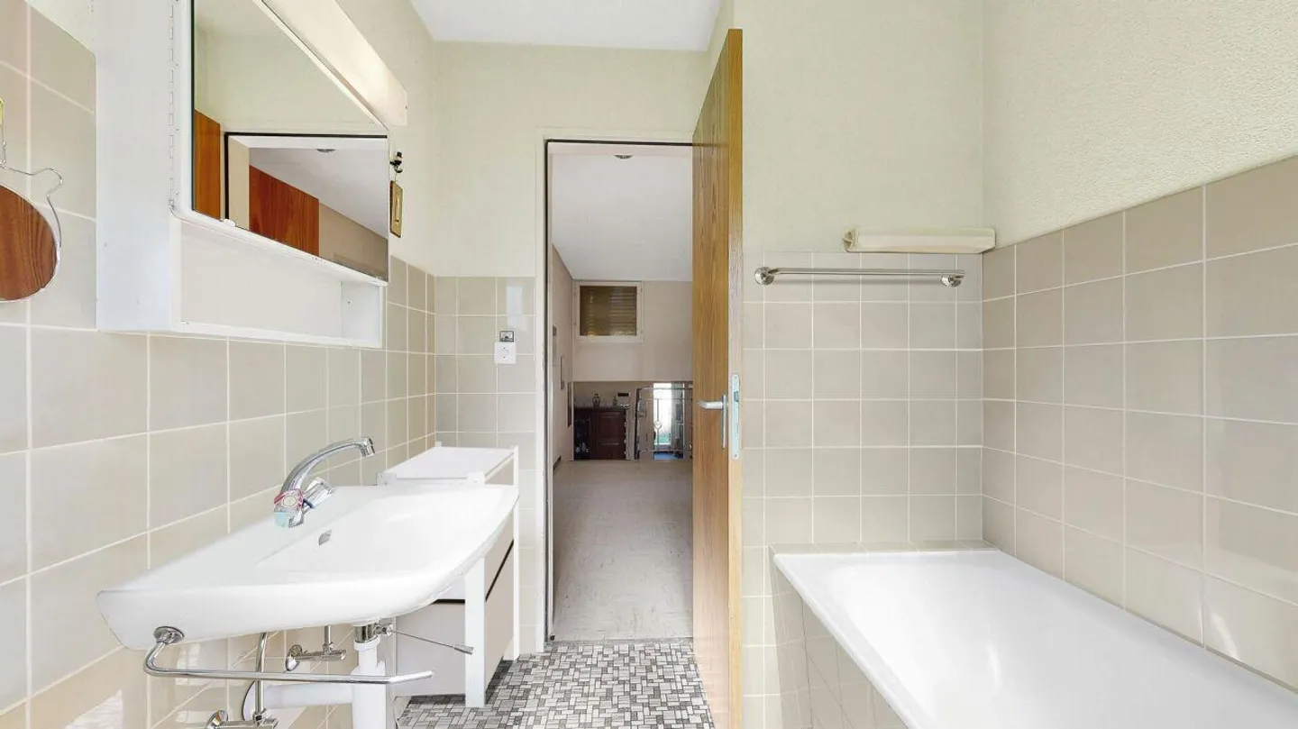 1,507 m2 of building land in a sunny location with a renovatable single-family home - Photo 11 of 20