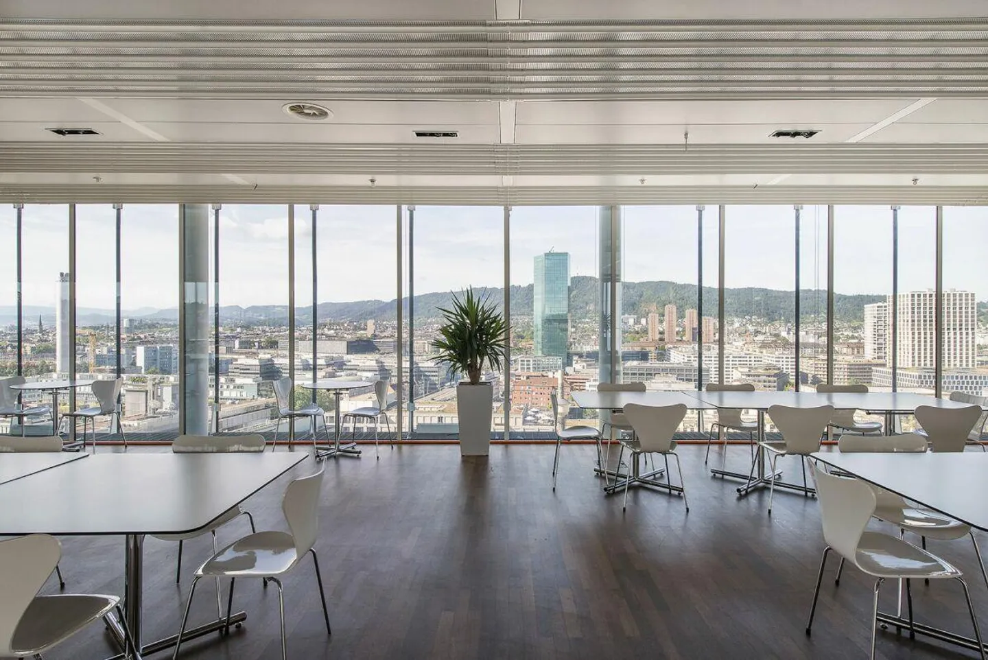 Tour de bureaux TOP FLOORS - espaces de bureaux exclusifs au-dessus de Zurich - Photo 5 sur 14