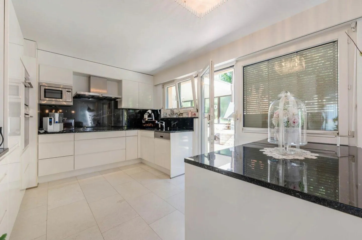 Casa familiare semi-indipendente di 5,5 stanze in una zona residenziale tranquilla e adatta alle famiglie - Foto 6 di 16