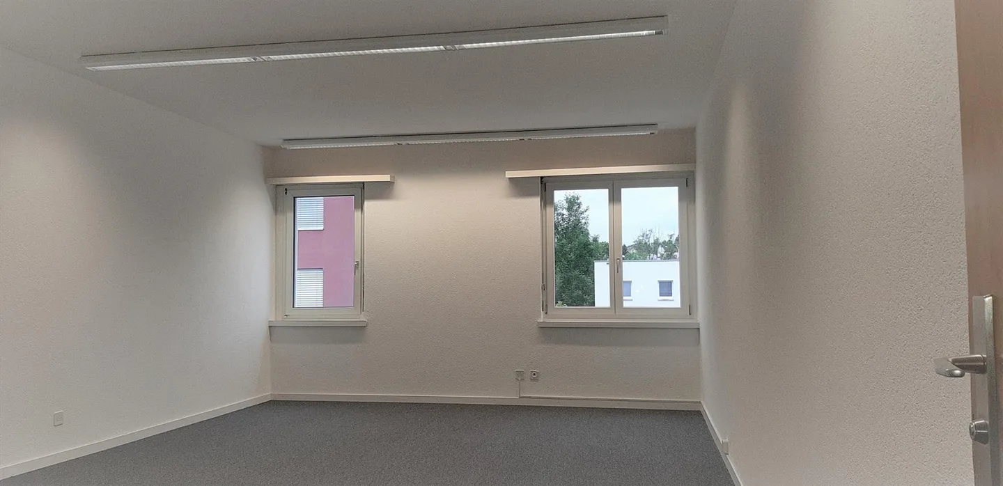 Büro - Praxis - Schöner heller Raum - Preiswert - Foto 1 von 3