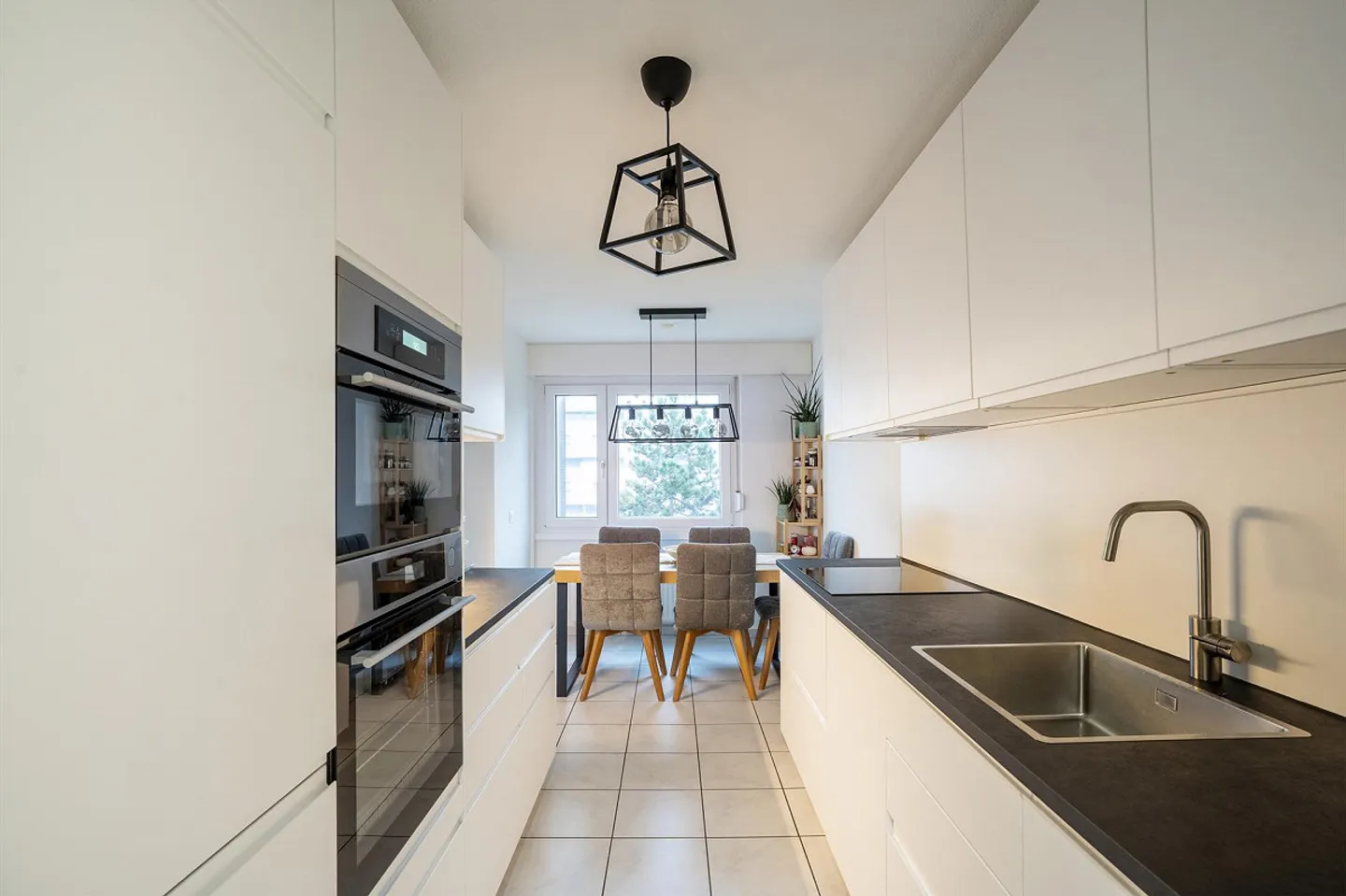 Appartamento ristrutturato e ben curato di 4,5 stanze con vista panoramica - Foto 2 di 14