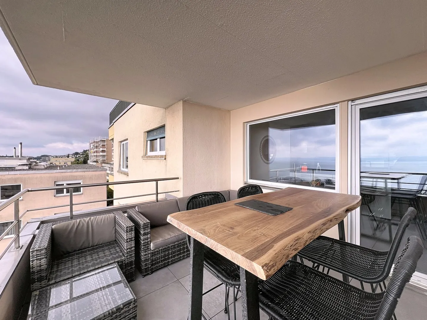 Appartamento straordinario a Neuchâtel - 4,5 stanze - Vista panoramica sul lago e le Alpi - Foto 11 di 11