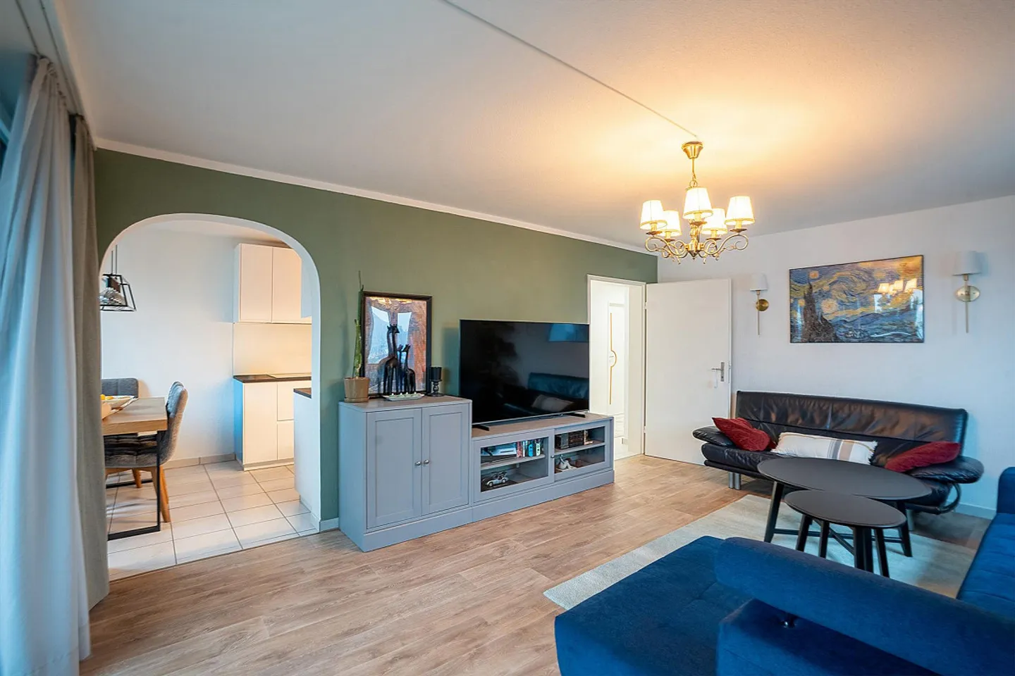 Appartamento ristrutturato e ben curato di 4,5 stanze con vista panoramica - Foto 3 di 14