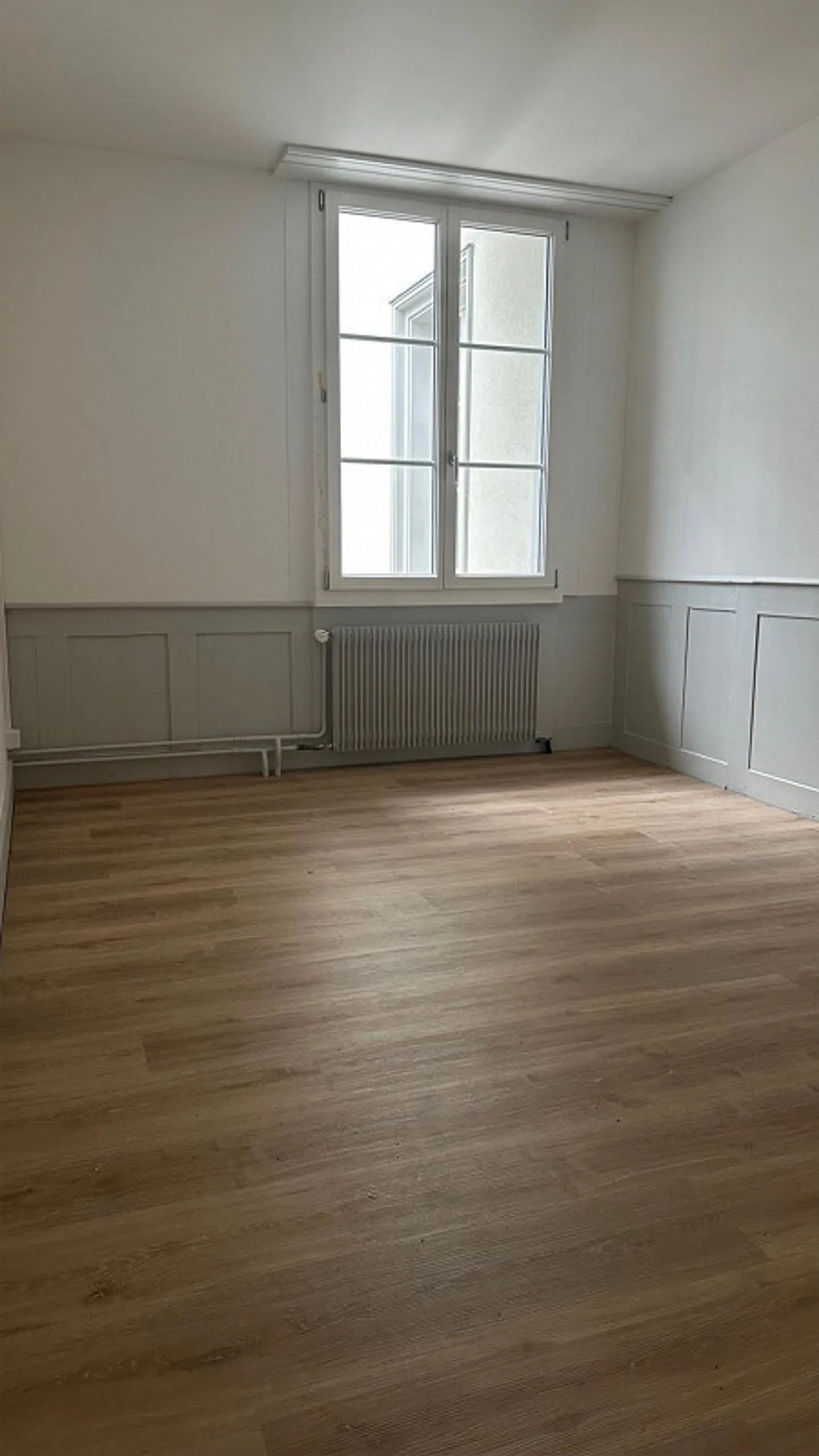 Appartement Jugendstil fraîchement rénové et spacieux - Photo 3 sur 4
