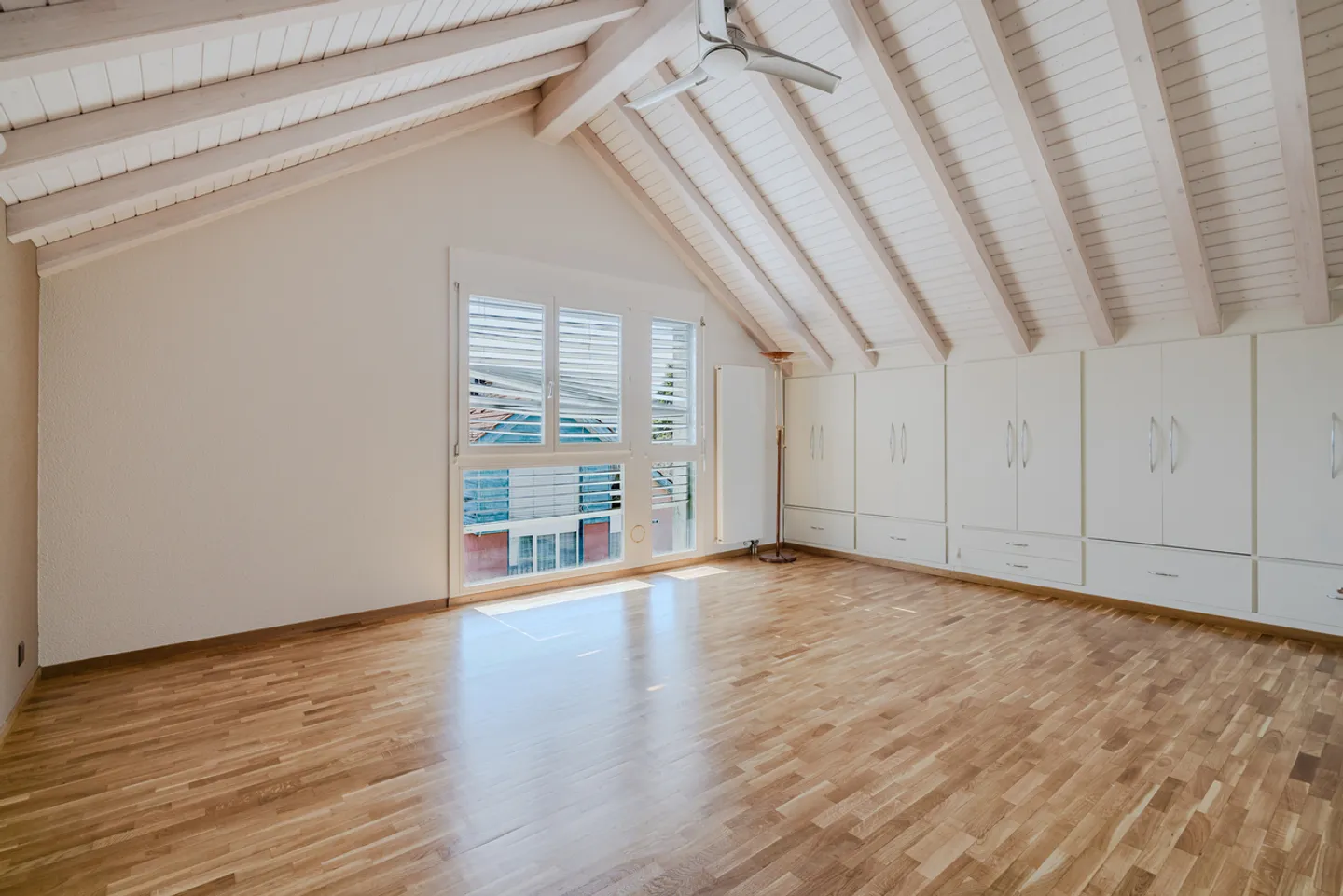 Helles 5-Zimmer-Duplex mit privatem Garten und zwei Garagen - Foto 9 von 11