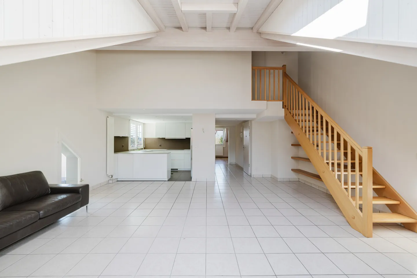 Helles 5-Zimmer-Duplex mit privatem Garten und zwei Garagen - Foto 8 von 11