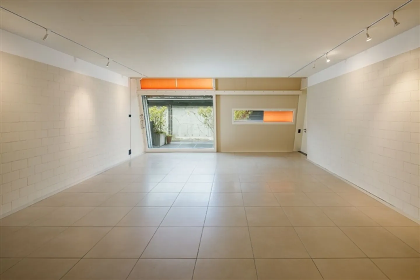 Large, modern 6.5 room apartment - limited rental 12 - 24 months - Photo 9 of 13