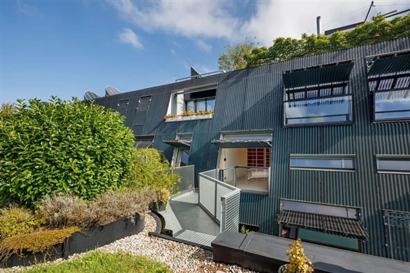 Large, modern 6.5 room apartment - limited rental 12 - 24 months - Photo 11 of 13