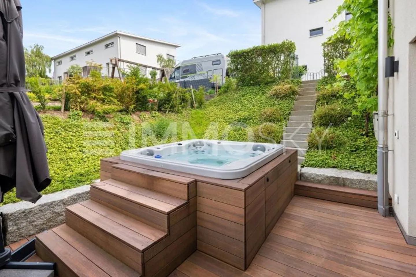 Modernes Doppelhaus mit Garten - Foto 6 von 8