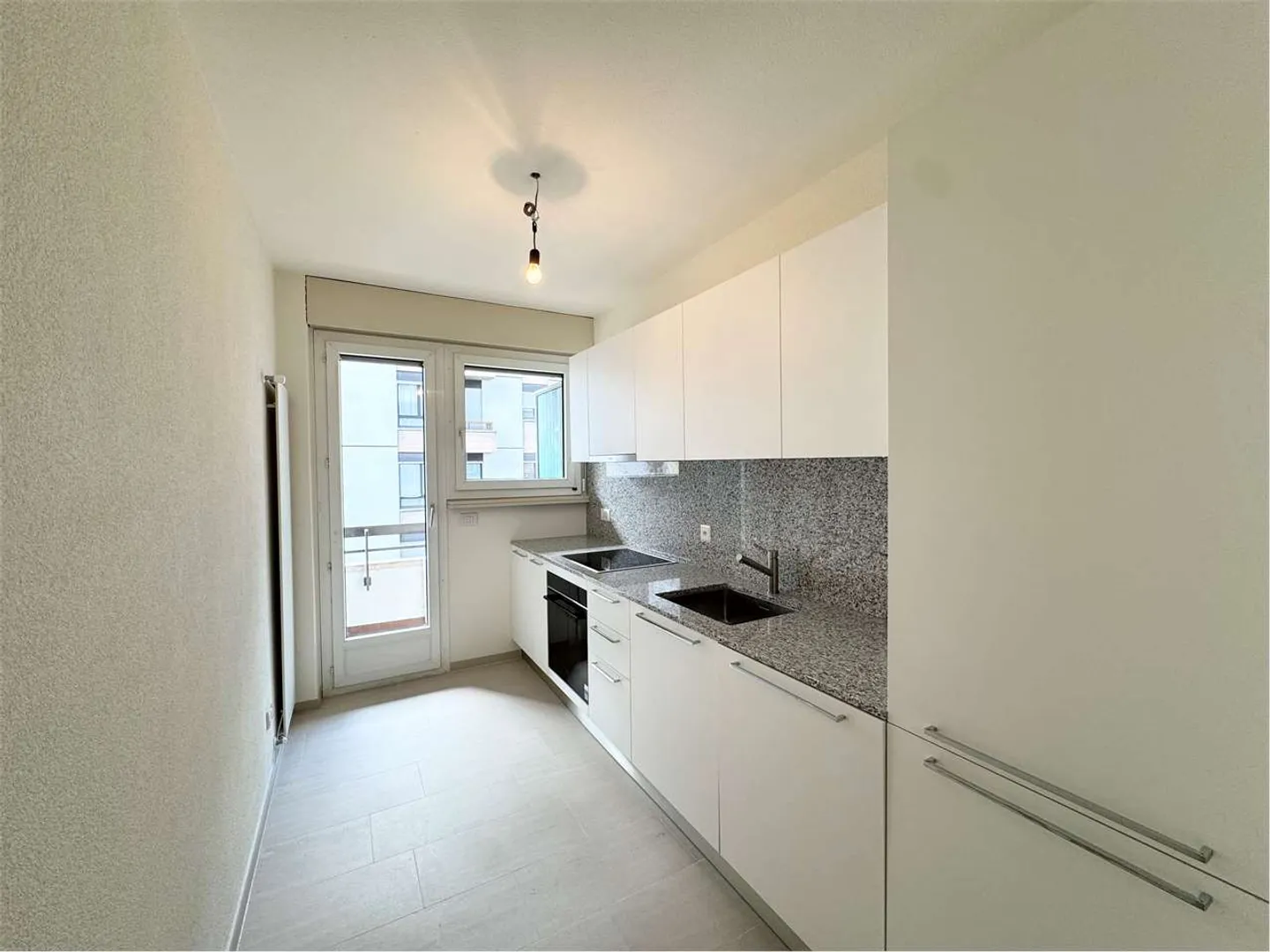 Spacious and bright 4.5-room apartment in Viganello in the plain - Photo 2 of 8