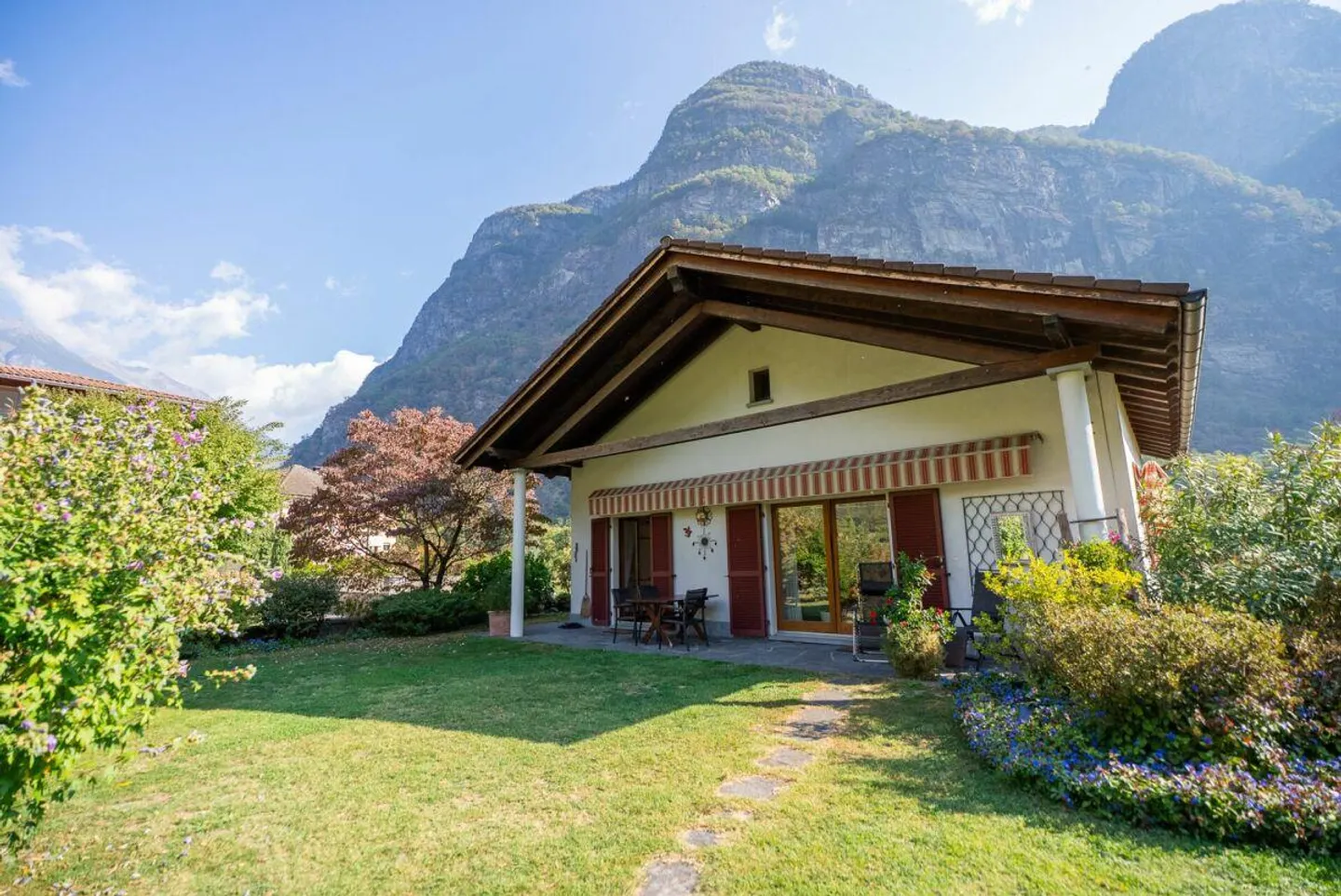 Wir verkaufen eine Villa in Cevio, die in der Ruhe liegt - Foto 1 von 20